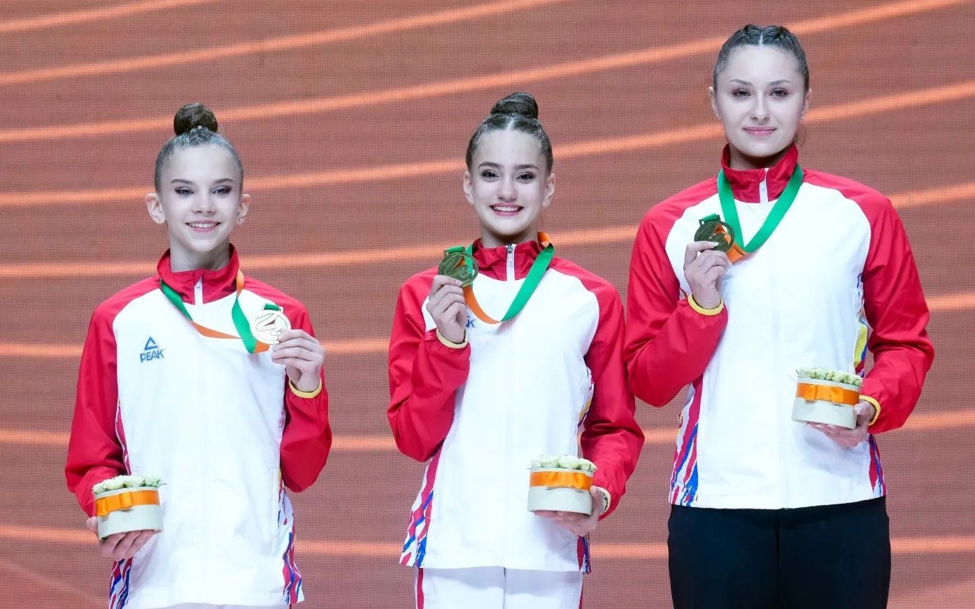 &bdquo;Sunteți minunate!&rdquo;. Cine sunt gimnastele de aur ale Rom&acirc;niei care au urcat pe cea mai &icirc;naltă treaptă a podiumului la Campionatele Europene de la Budapesta